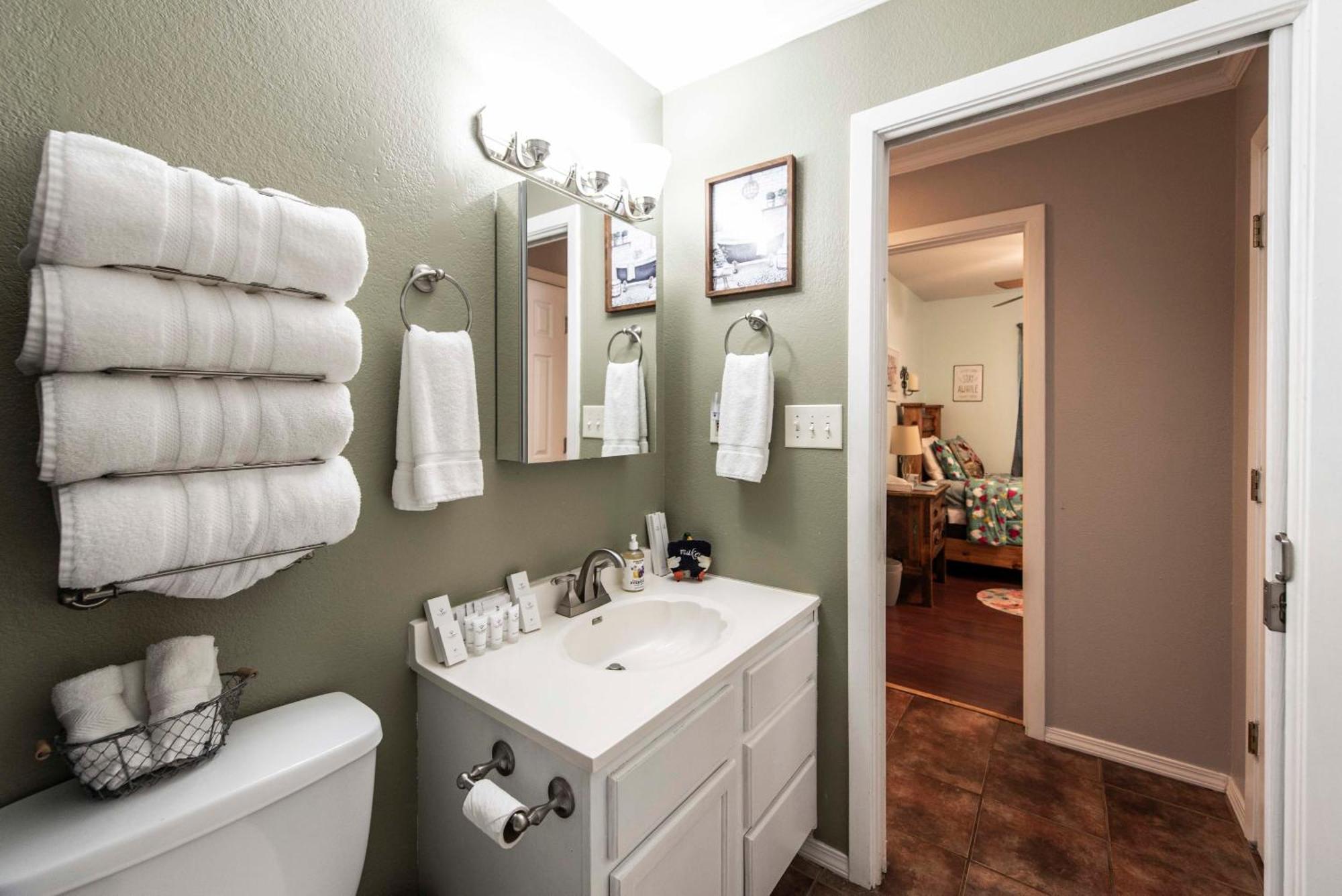 Songbird Haven Cozy Country Getaway